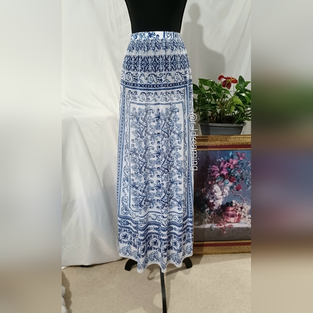 NWOT Blue and White Paisley Beach Skirt Size Small